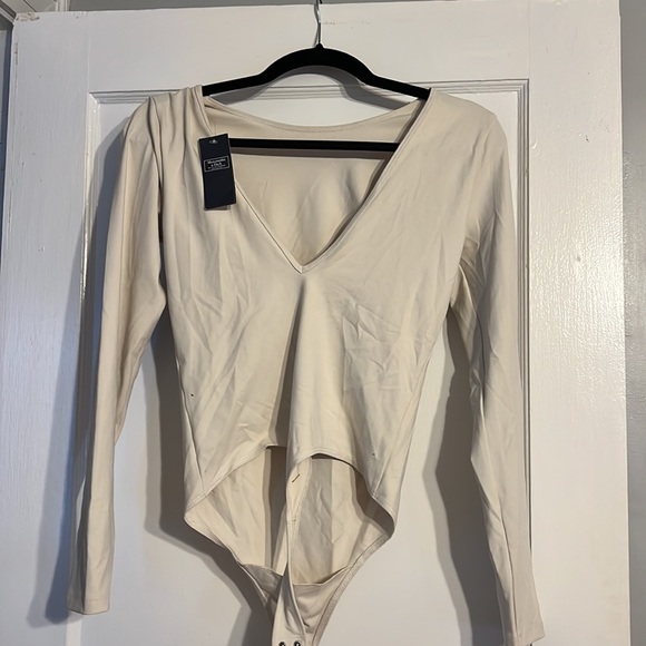 Abercrombie and Fitch long sleeve open back - Picture 2 of 3